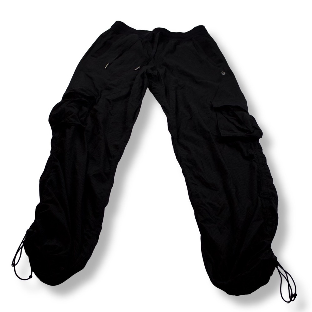 Lululemon Beyond the Studio Cargo Pants Joggers Bungee Black Womens Size 6 Small